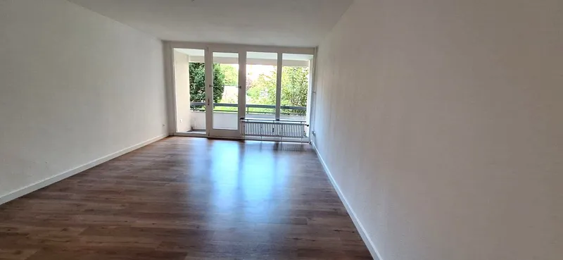 * WOHNEN IM BELIEBTEN STAAKEN: MIT EINBAUKÜCHE, WANNENBAD, DESIGNBODEN & BALKON! * — photo 1